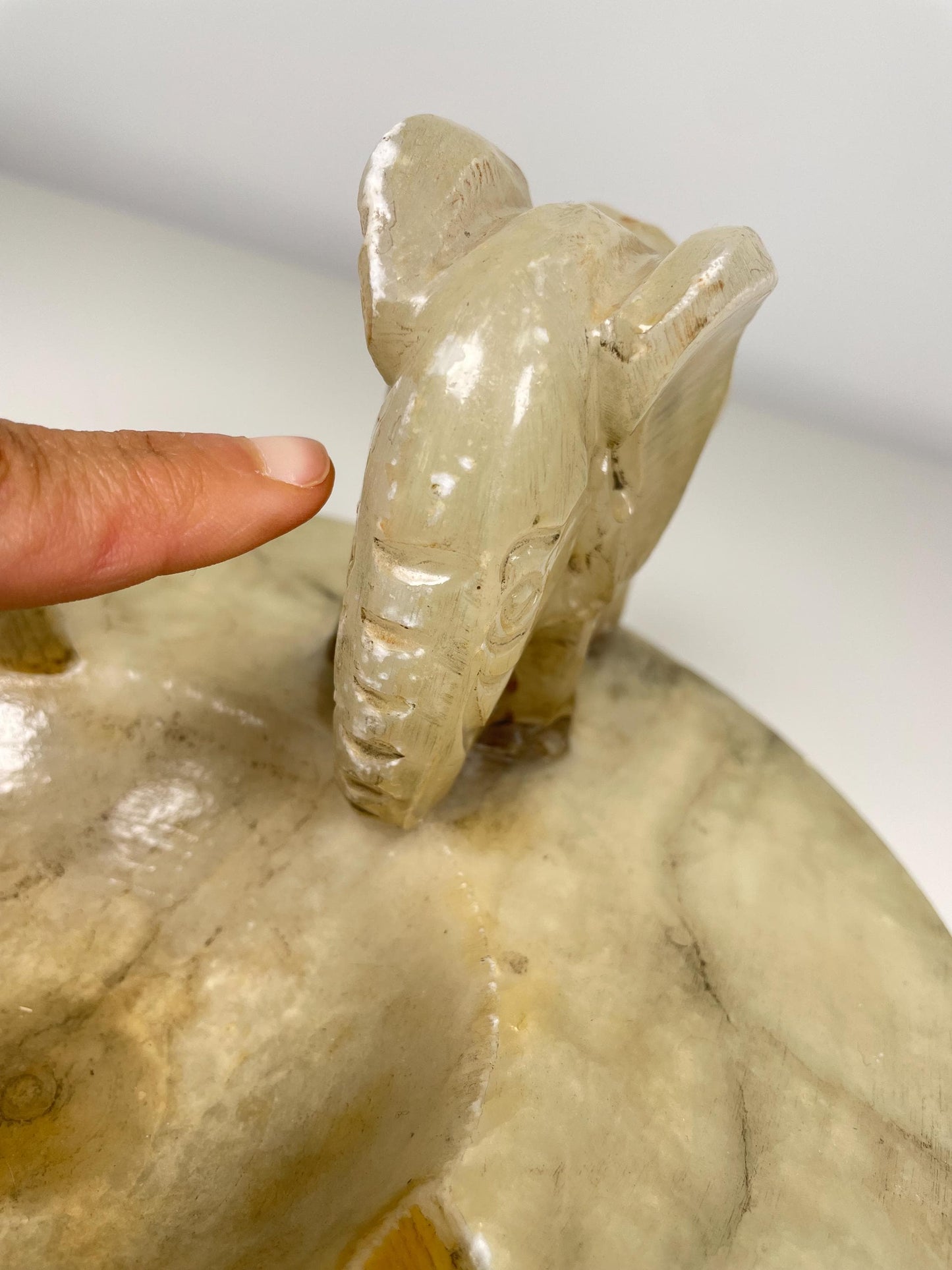 Hand Carved Alabaster Elephant Ashtray Albasten Olifantenasbak