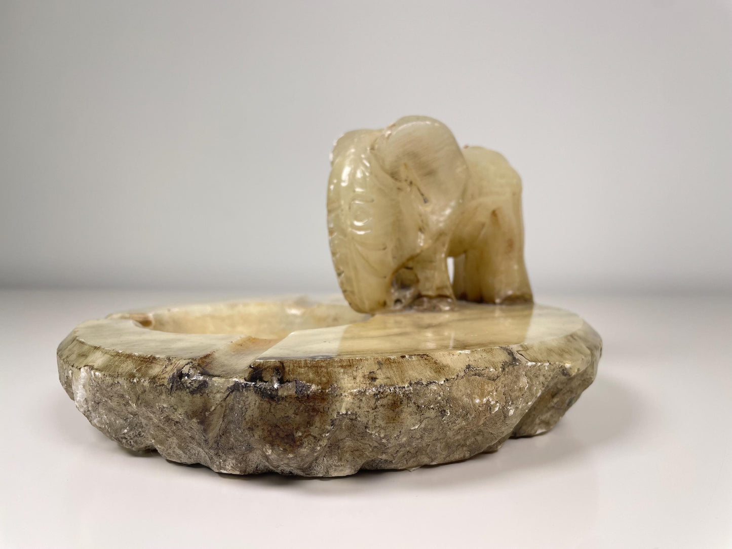 Hand Carved Alabaster Elephant Ashtray Albasten Olifantenasbak