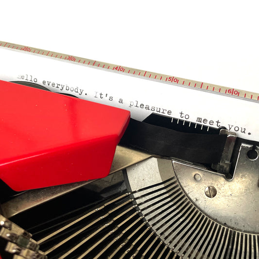 Sperry Remington Idool Werken Typewriter Red with Case Jaar 1980