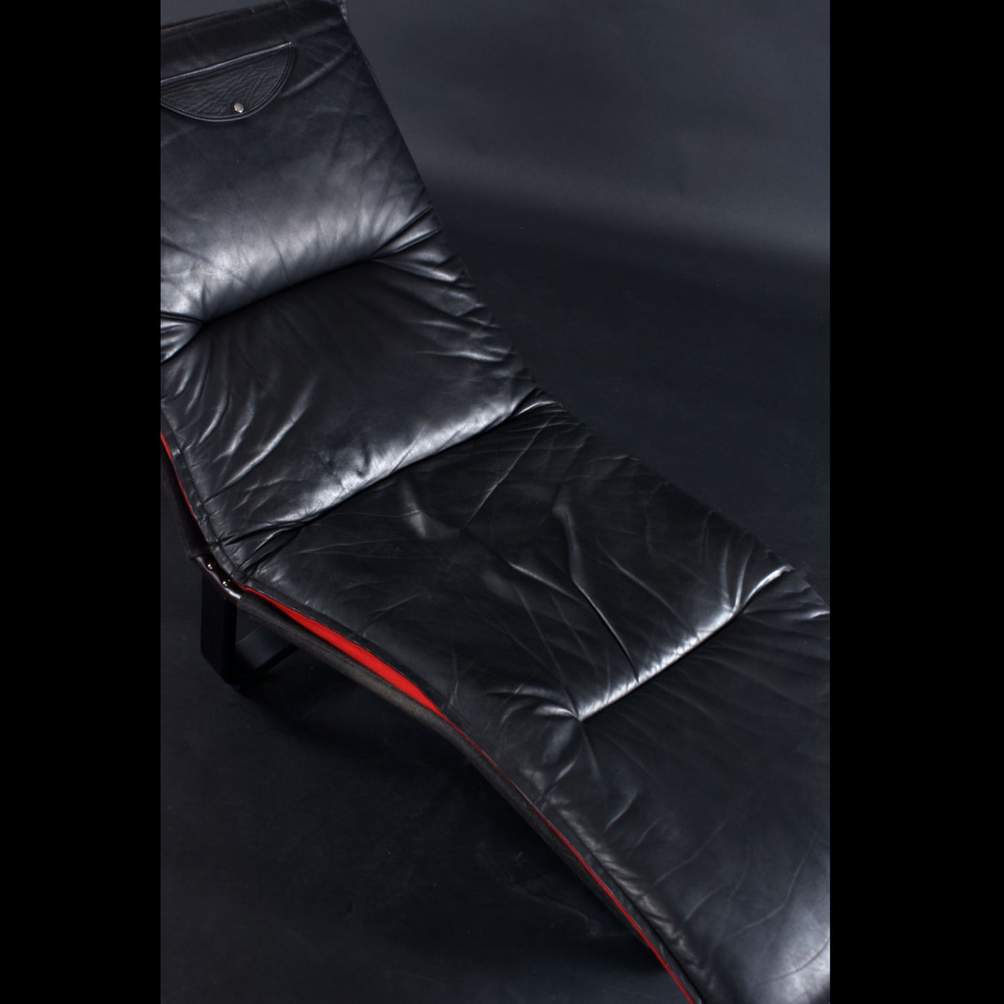 Westnofa Norwegian Black Leather and Red Wool Reversible Scandinavian Modern Chaise Lounge