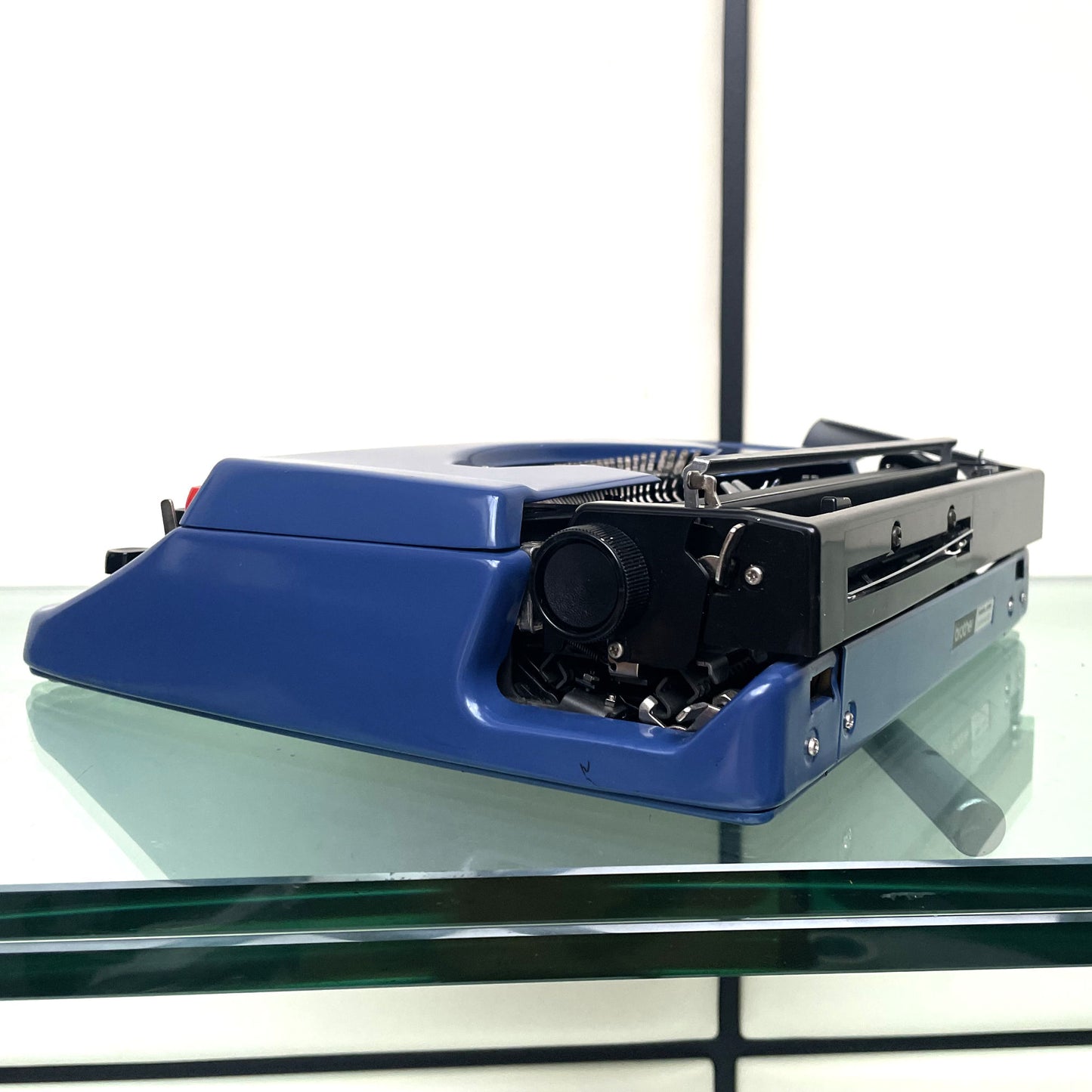 Brother Deluxe 250TR Blauwe Jaren 70 Nederlandse Typemachine met Koffer