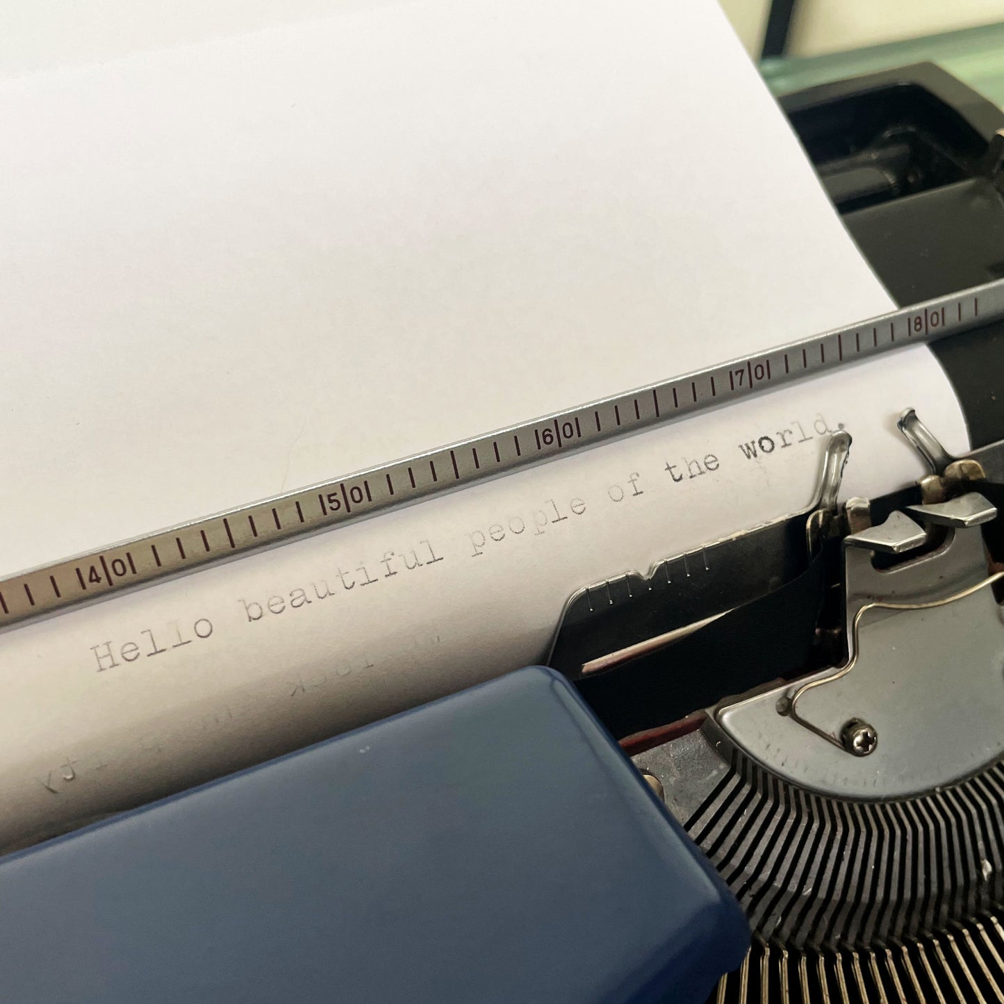 Brother Deluxe 250TR Blauwe Jaren 70 Nederlandse Typemachine met Koffer