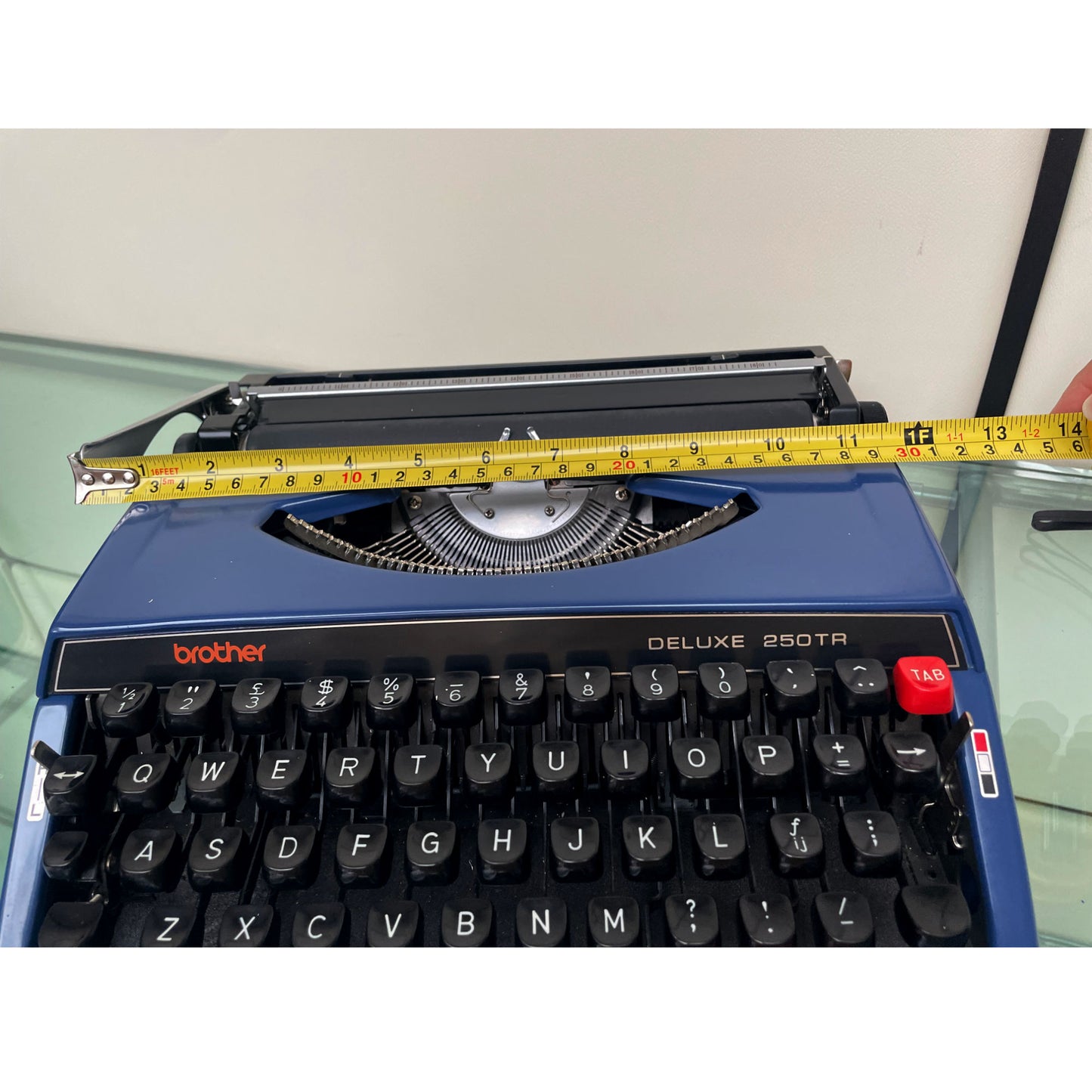 Brother Deluxe 250TR Blauwe Jaren 70 Nederlandse Typemachine met Koffer