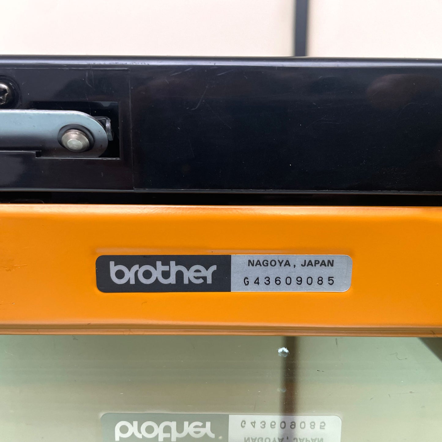 Gele Brother Deluxe 250TR Jaren 70 Typemachine met Koffer Gemaakt in Japan
