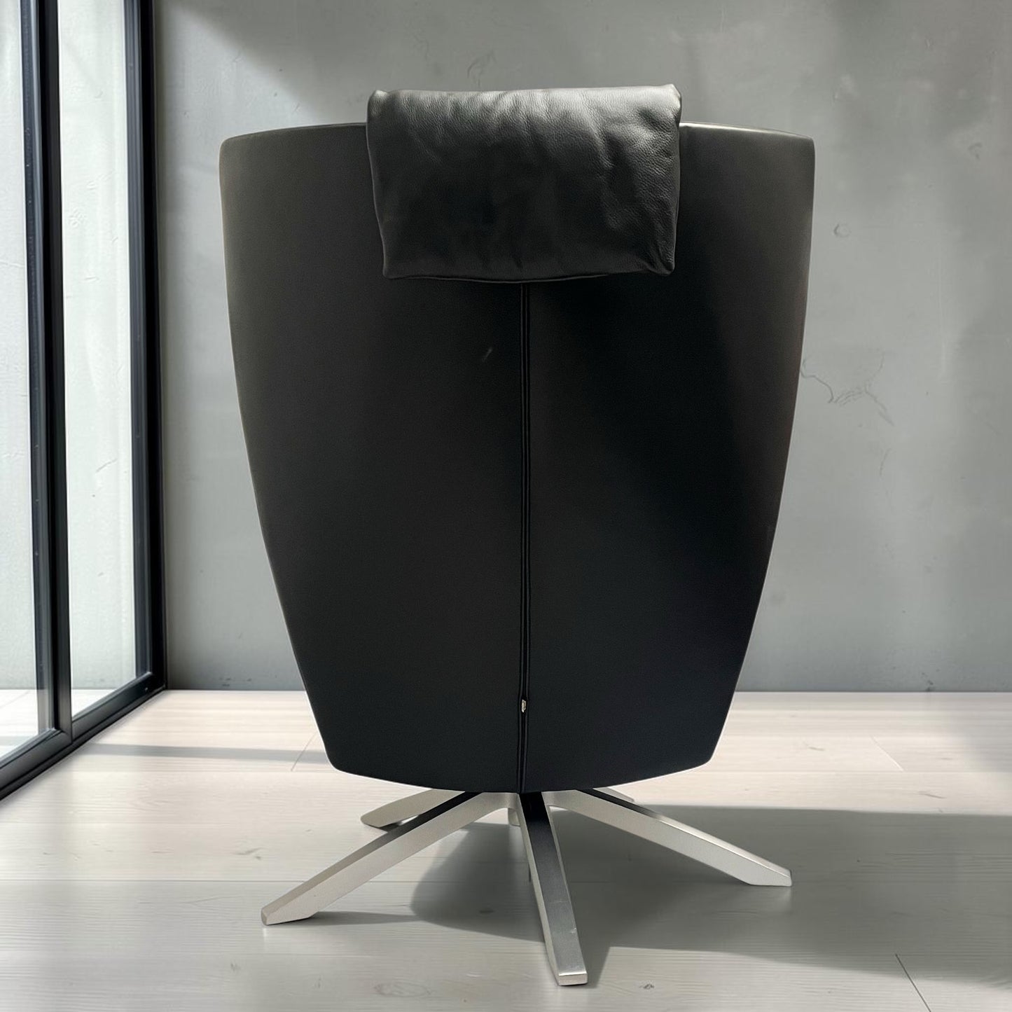 Design On Stock zwarte lederen Maua draaistoel