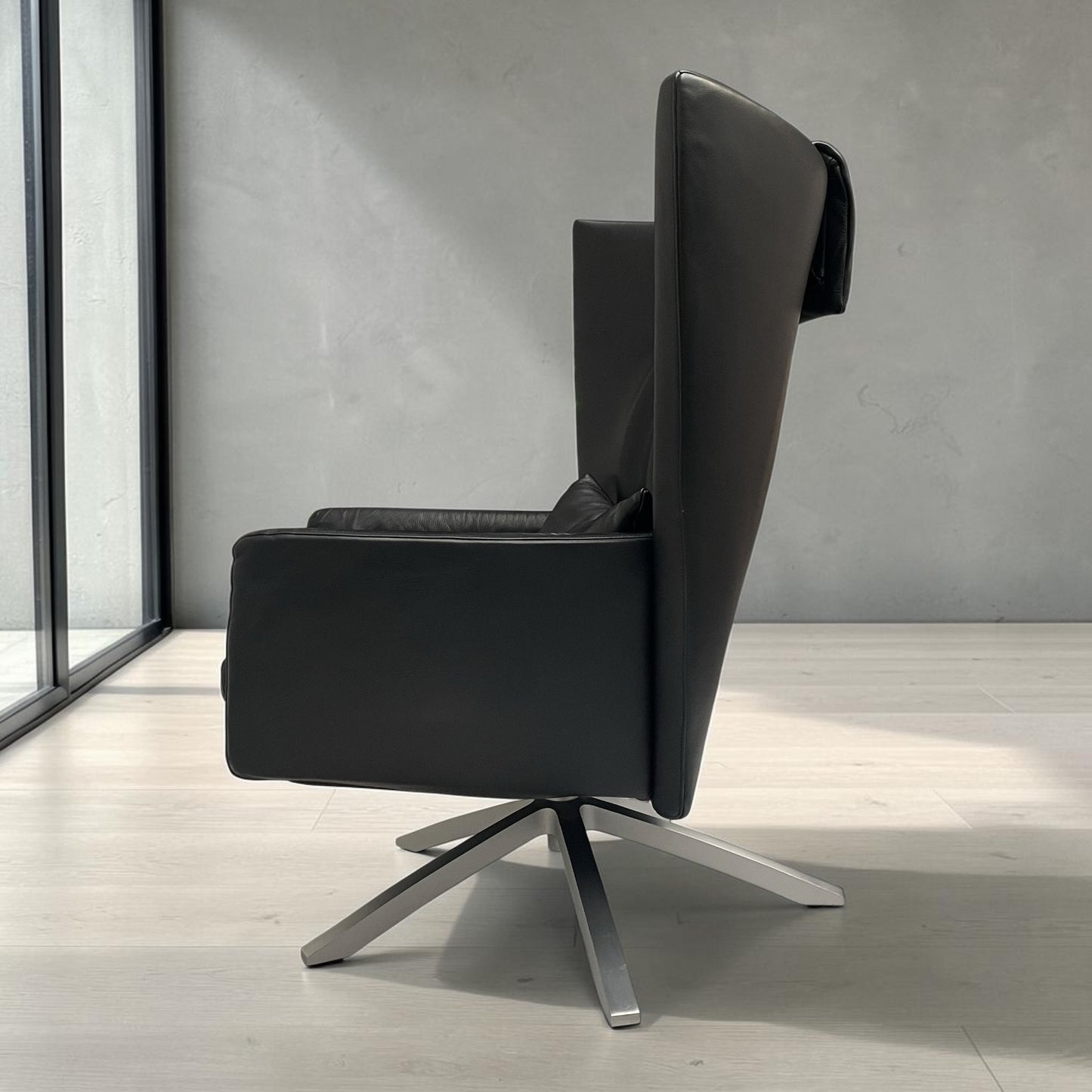 Design On Stock zwarte lederen Maua draaistoel