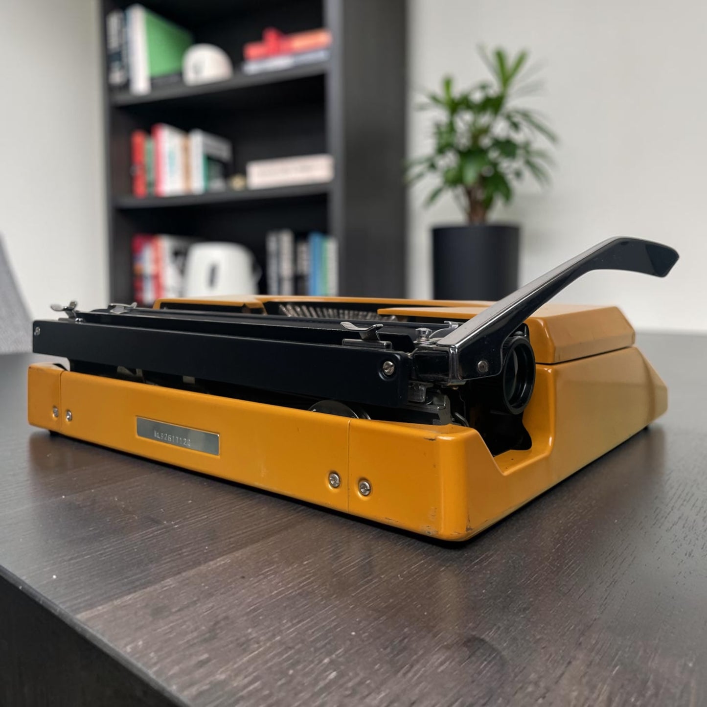 Sperry Remington 10/50 Gele Nederlandse Typemachine Jaren 70 Werkend met Case