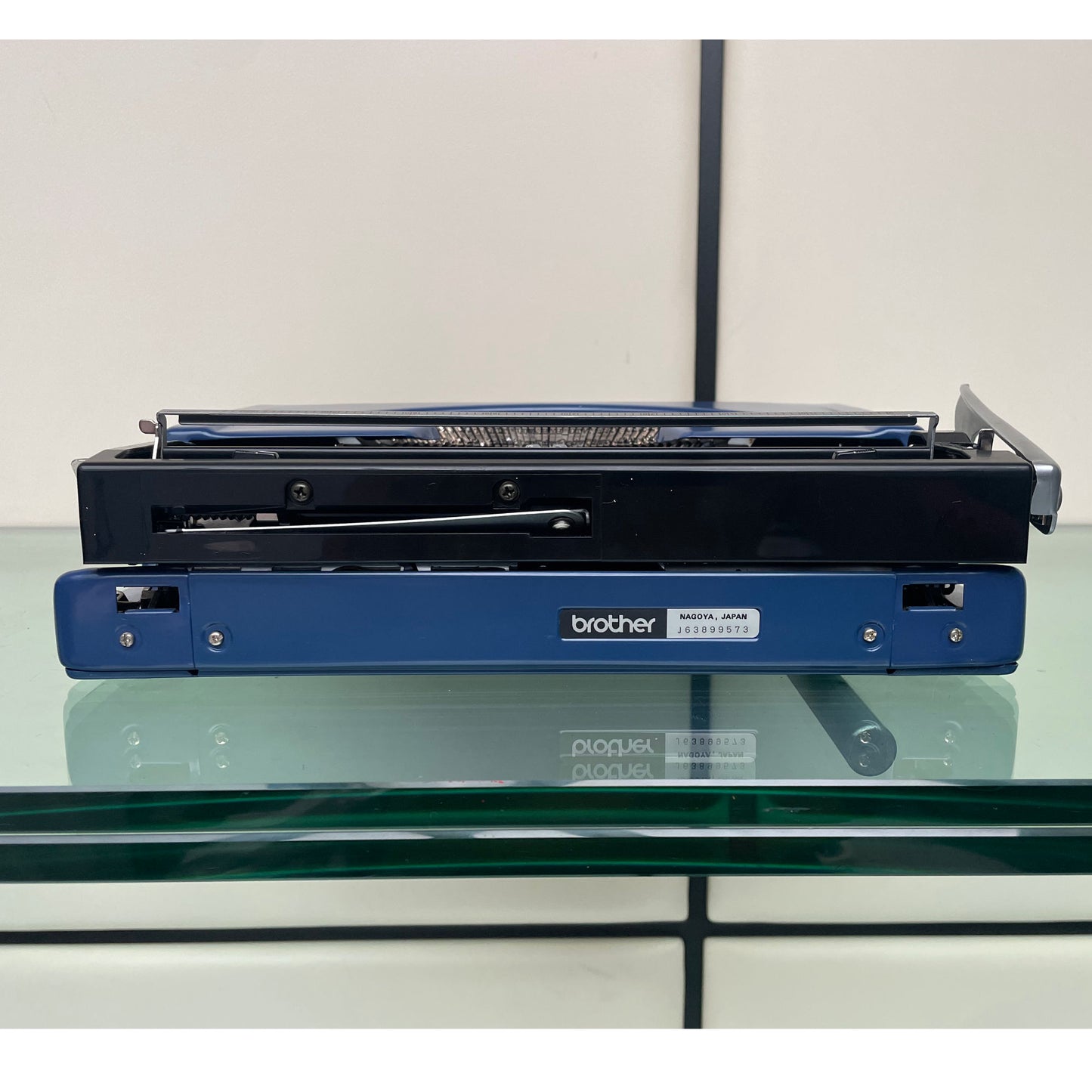 Brother Deluxe 250TR Blauwe Jaren 70 Nederlandse Typemachine met Koffer