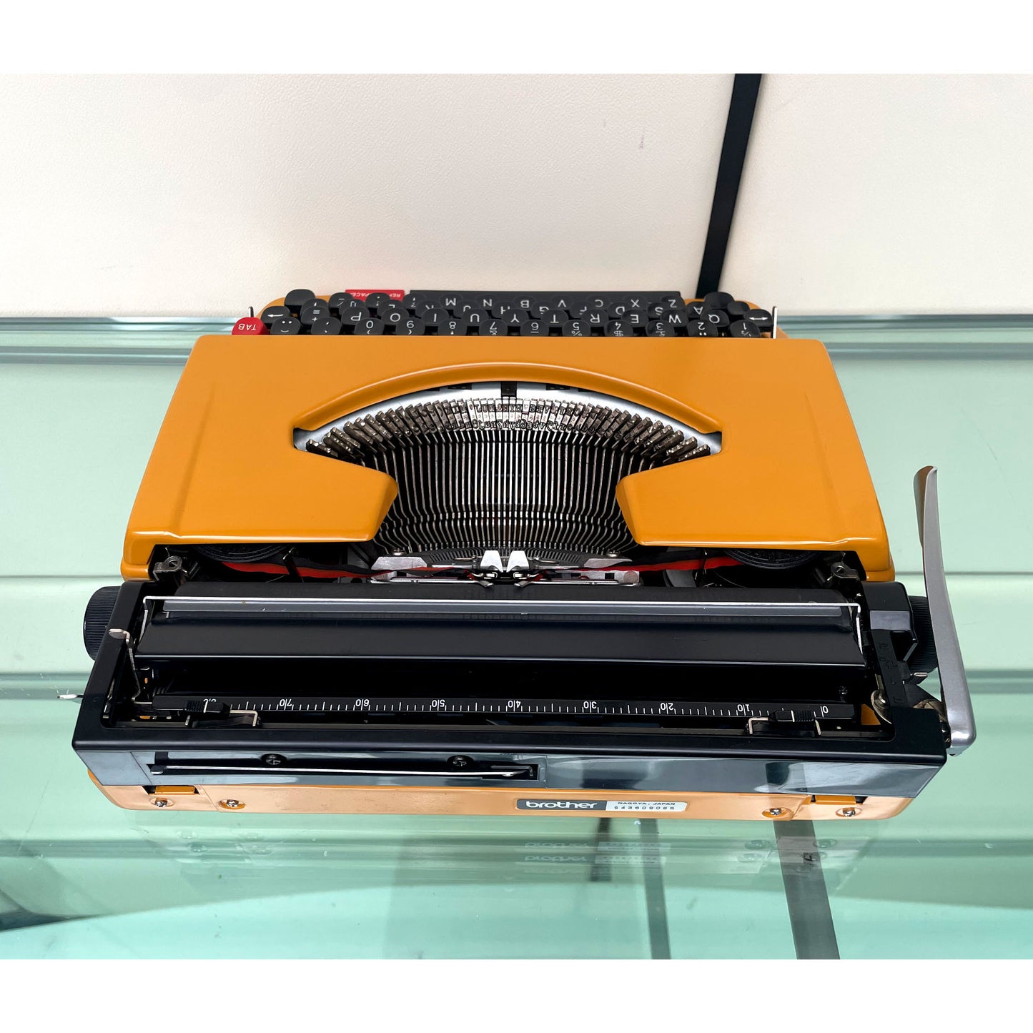 Gele Brother Deluxe 250TR Jaren 70 Typemachine met Koffer Gemaakt in Japan
