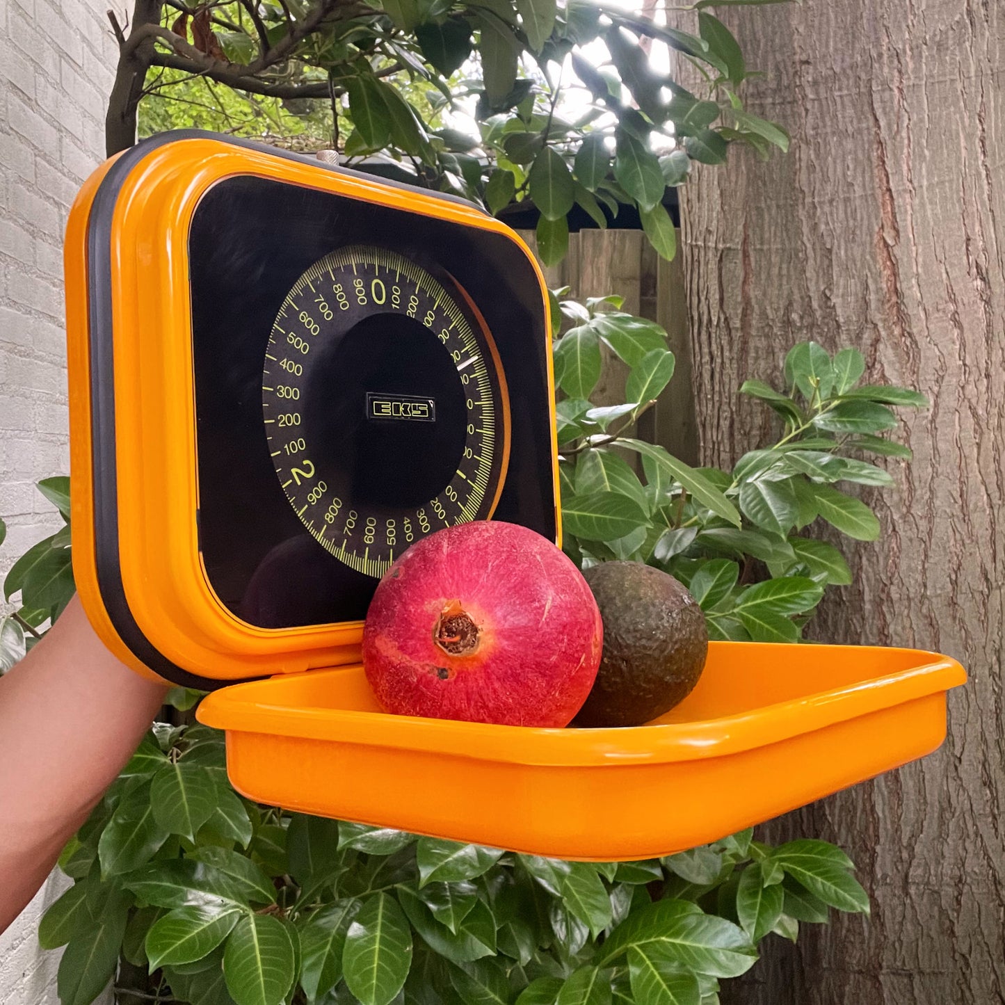 Vintage EKS oranje Zweedse keukenweegschaal voor wandmontage