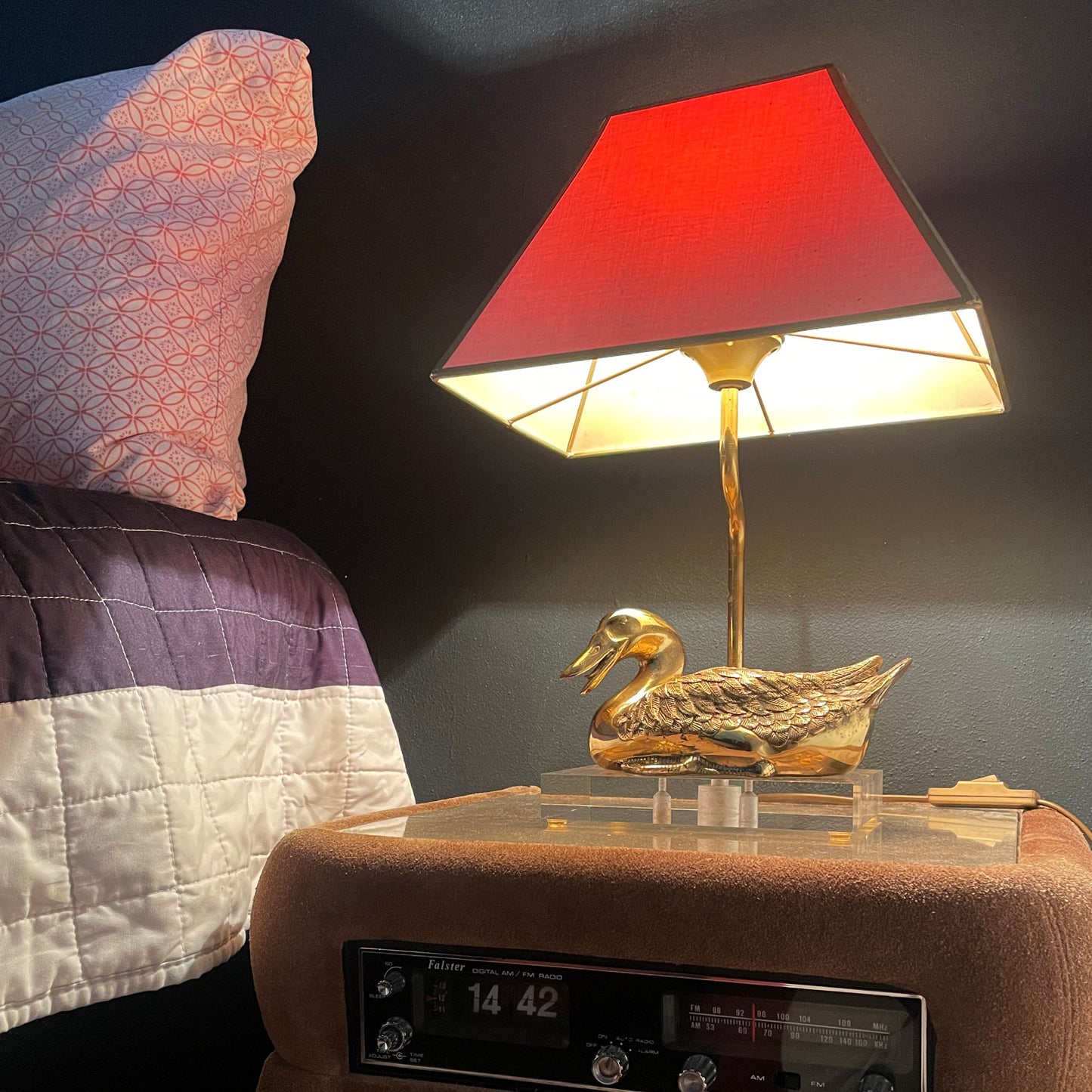 Messing eend Tafellamp Vintage Jaren 70 op Acryl Voet