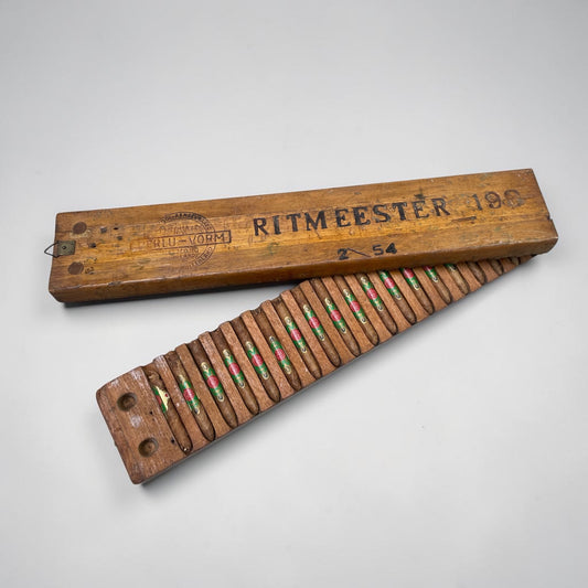 Early 20th Century Perlu-Vorm of Helmond Netherlands Ritmeester Cigar Press