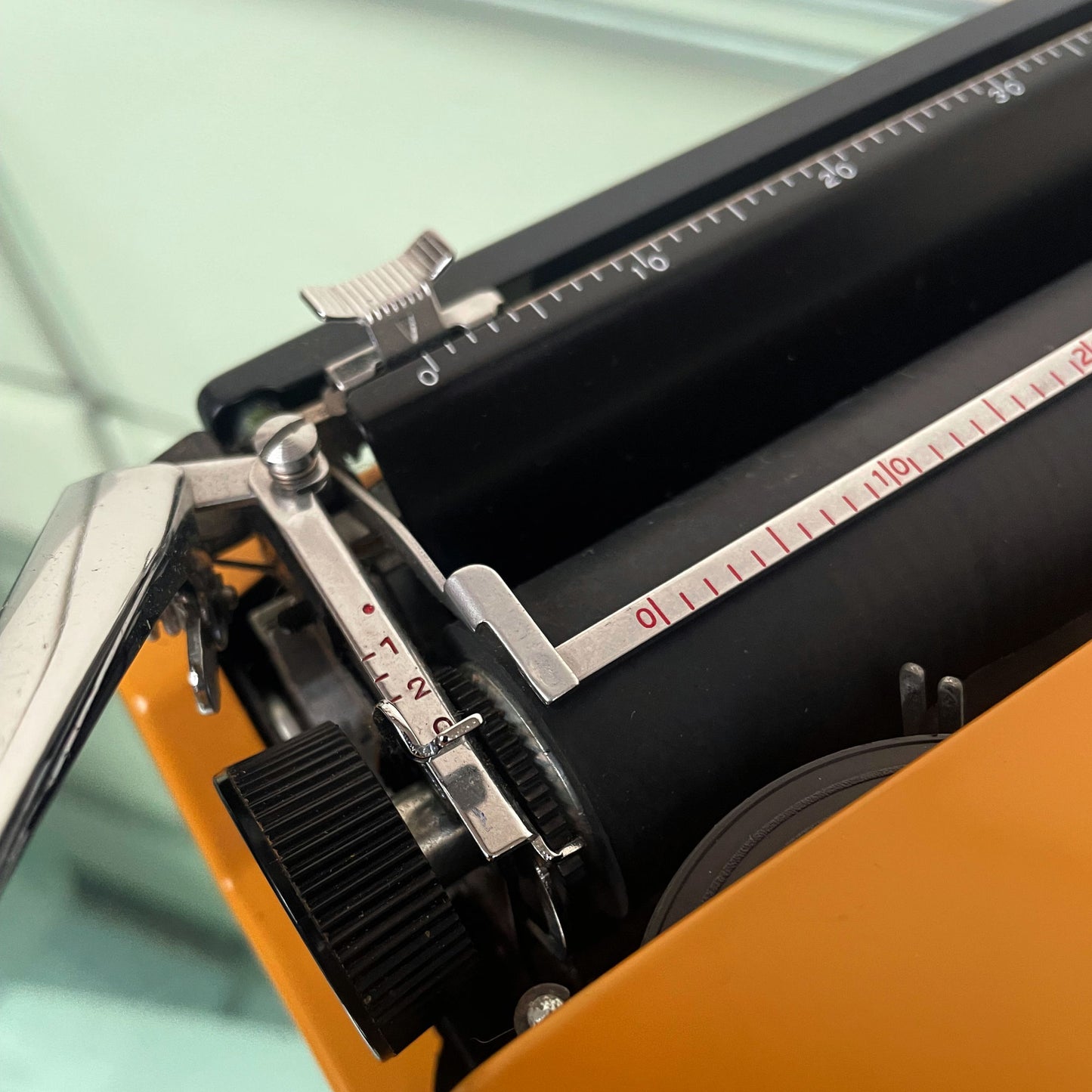 Sperry Remington 10/50 Gele Nederlandse Typemachine Jaren 70 Werkend met Case