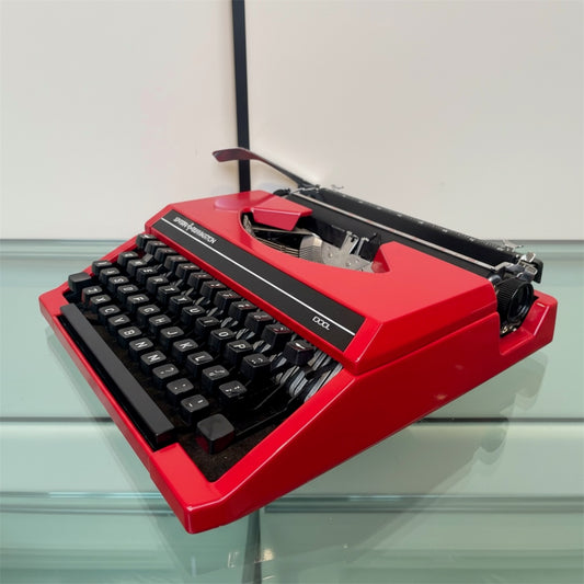 Sperry Remington Idol Typewriter Red with Case Jaar 1980
