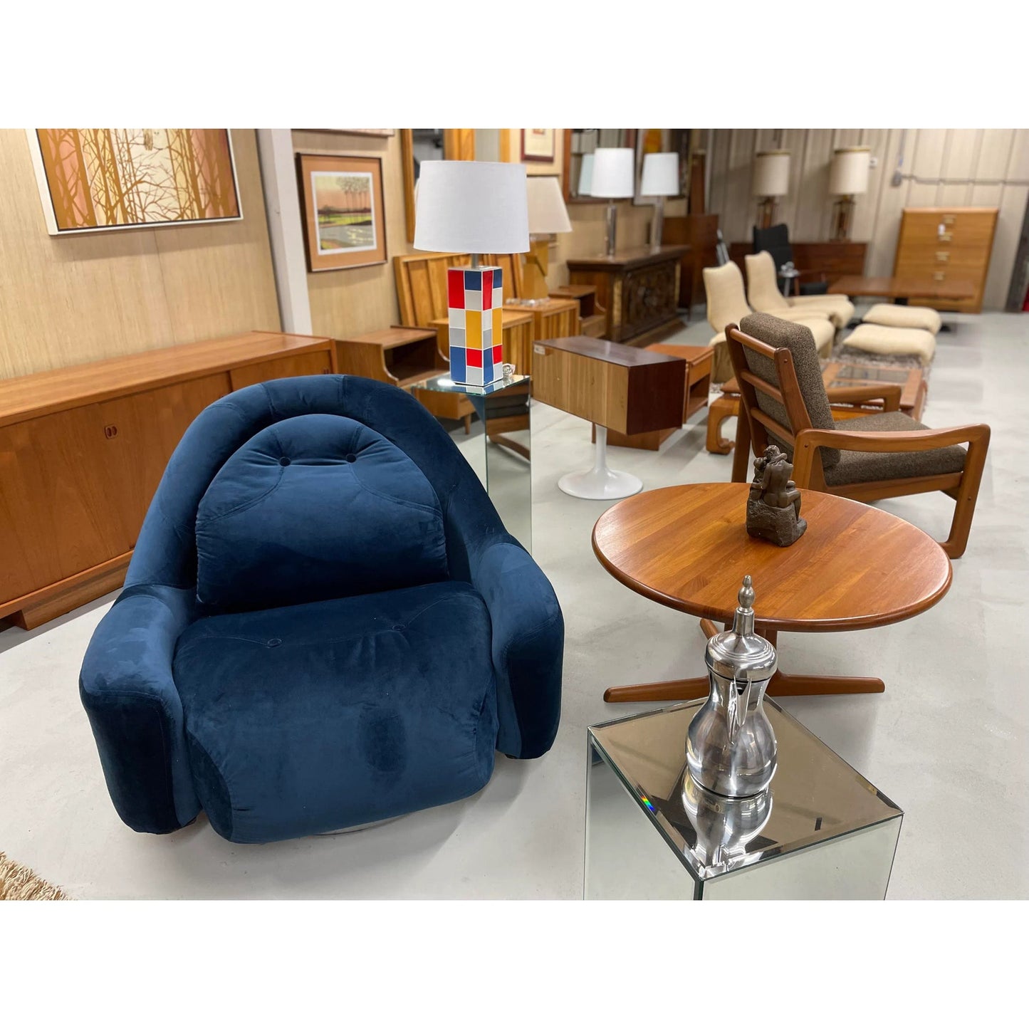 Guido Faleschini Nineteen-Laties Swivel Lounge Chair by Mariani for Pace