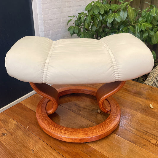 Ekornes Stressless voetenbankje van leer en hout