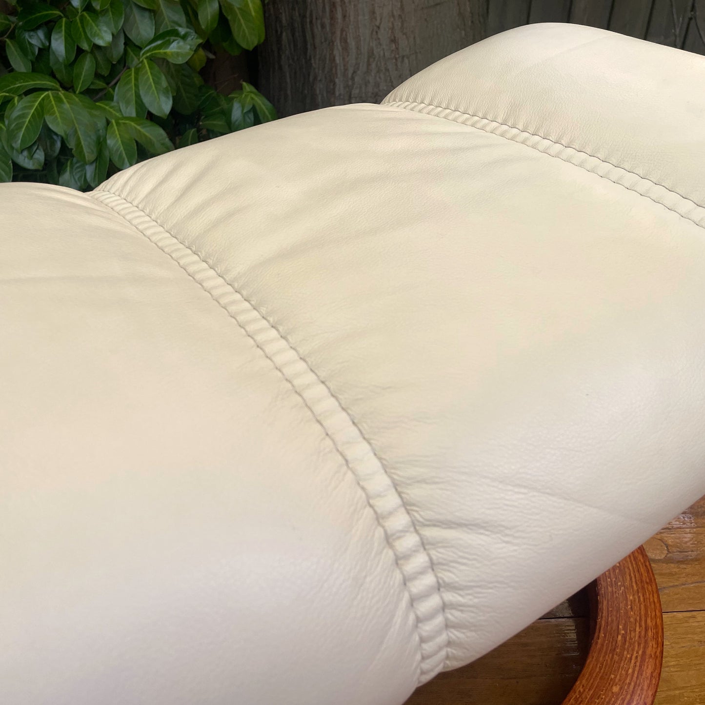 Ekornes Stressless voetenbankje van leer en hout