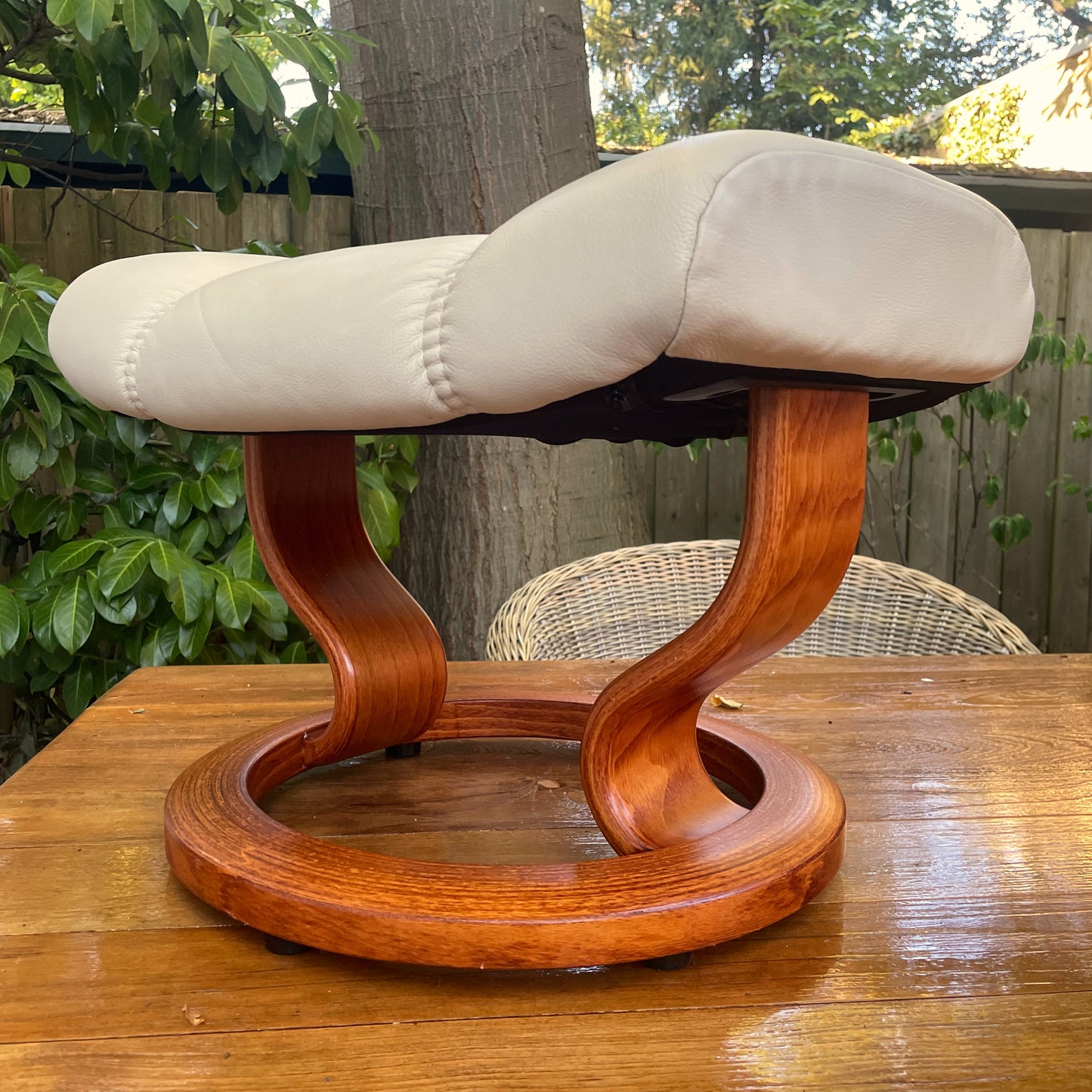 Ekornes Stressless voetenbankje van leer en hout