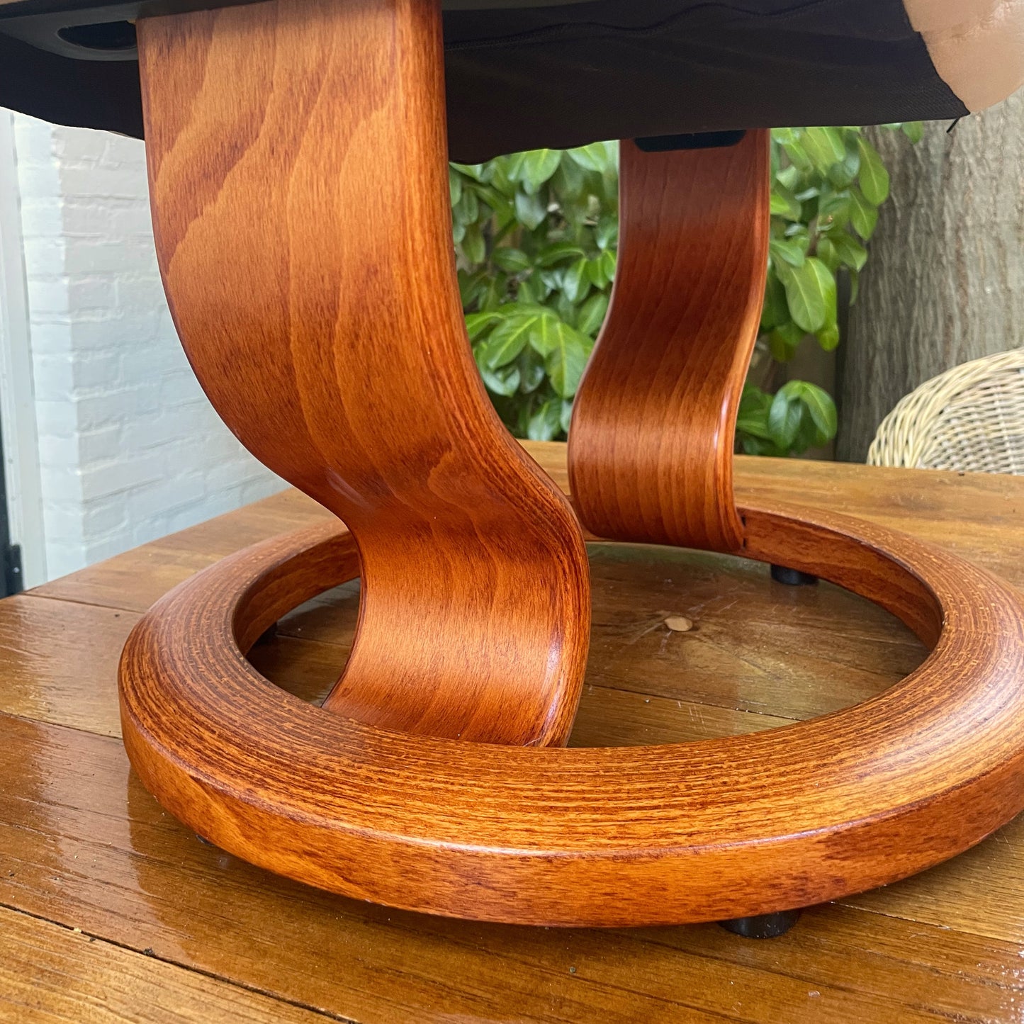 Ekornes Stressless voetenbankje van leer en hout