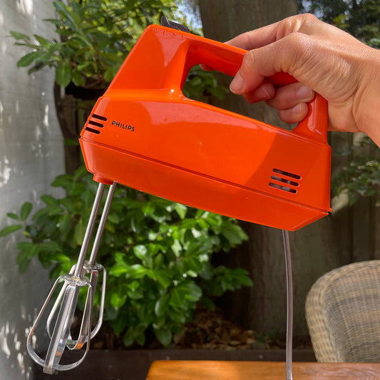 Philips Jaren 1970 Oranje Elektrische Handmixer met Kloppers