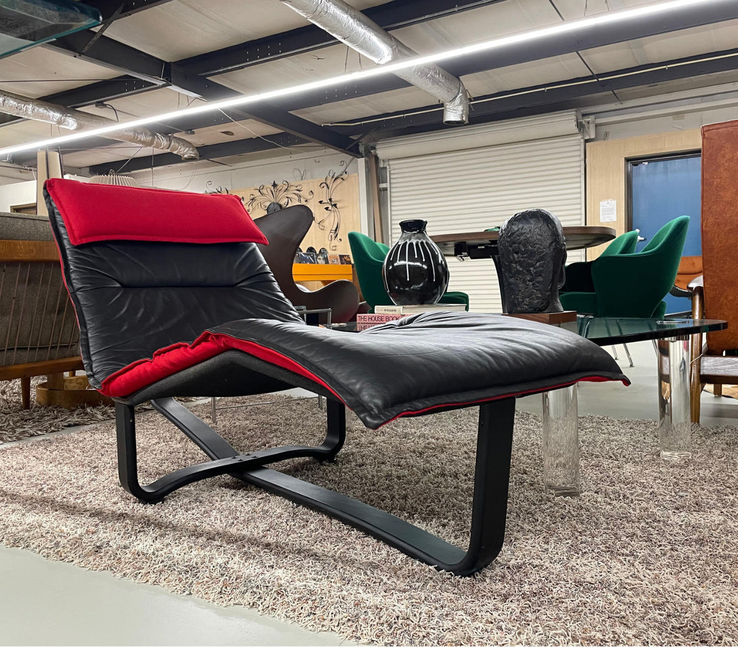 Westnofa Norwegian Black Leather and Red Wool Reversible Scandinavian Modern Chaise Lounge