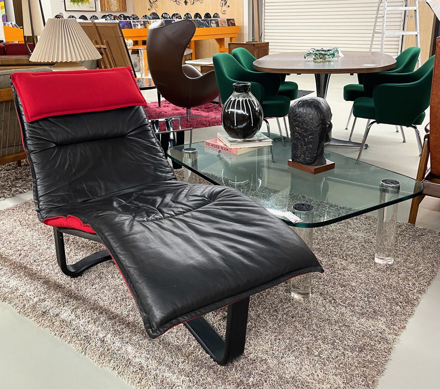 Westnofa Norwegian Black Leather and Red Wool Reversible Scandinavian Modern Chaise Lounge